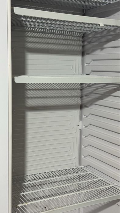 Холодильник почти новый срочно