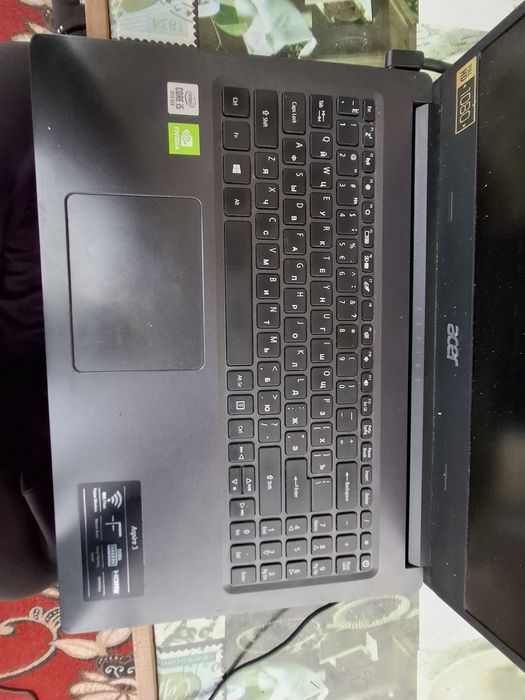 Noutbuk b/u sotiladi