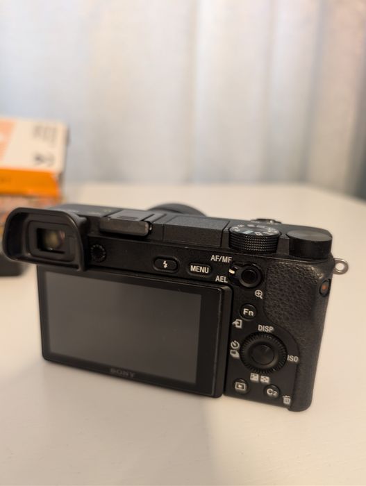 Sony A6300 Body aparat foto obiectiv Sony 35mm f1.8 OSS