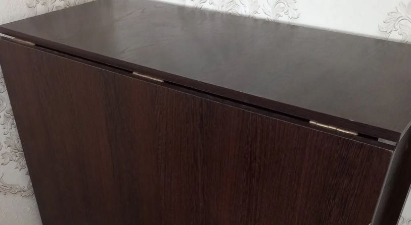 Стол книжный с 3 стульями