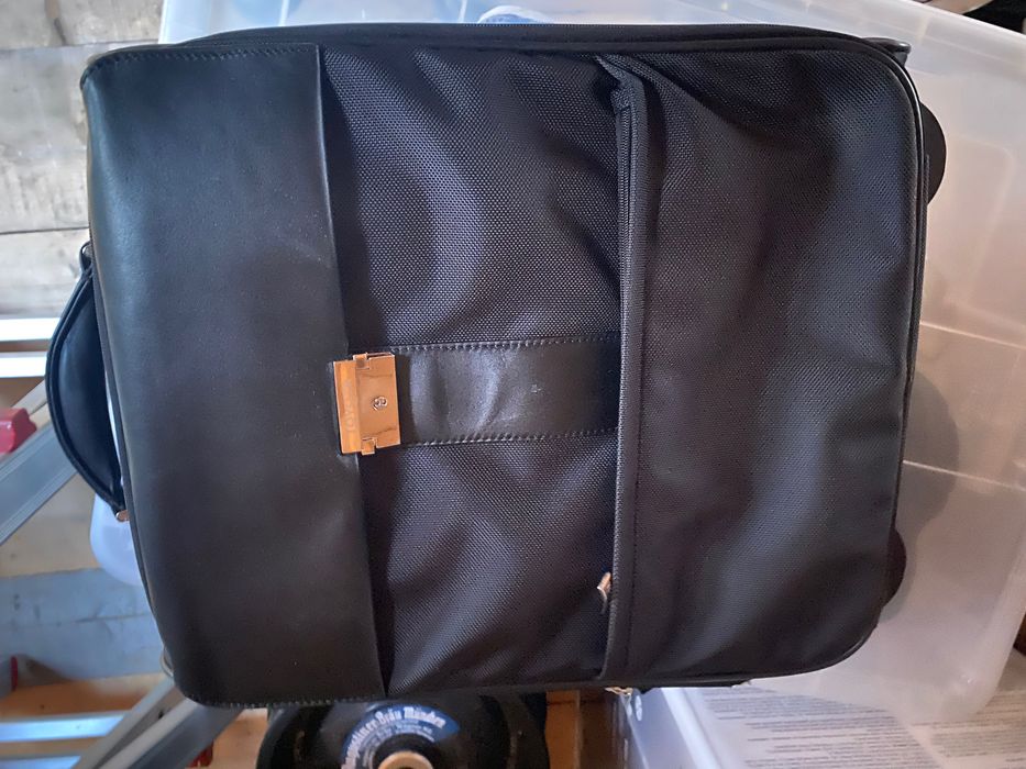 Vand 2 genti voiaj  Toyota