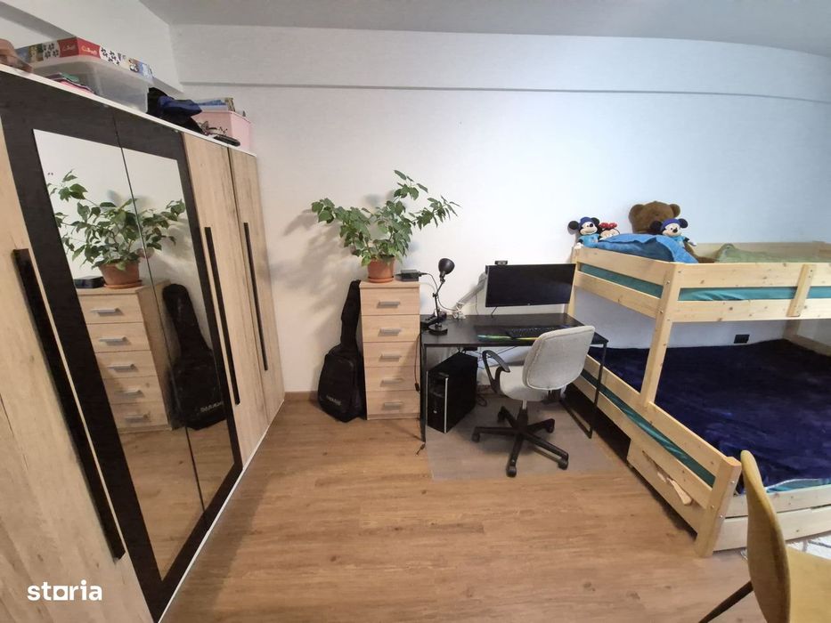Apartament 3 camere, 62mp, 2 garaje, balcon 12mp, zona Sesul de Sus