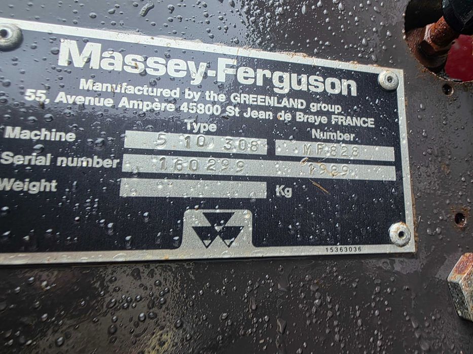 Presă de balotat rotunda Massey Ferguson  828