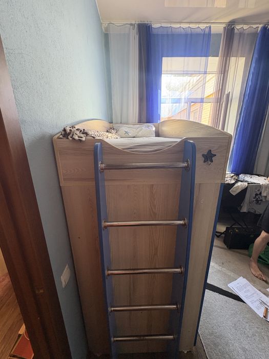 Кровать чердак.