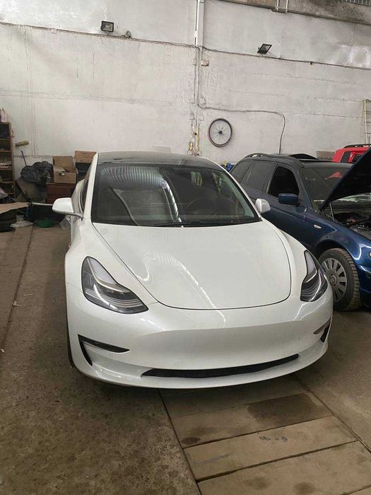 Продавам кузовни части к Tesla капак, броня, фарове, калници, стъкла
