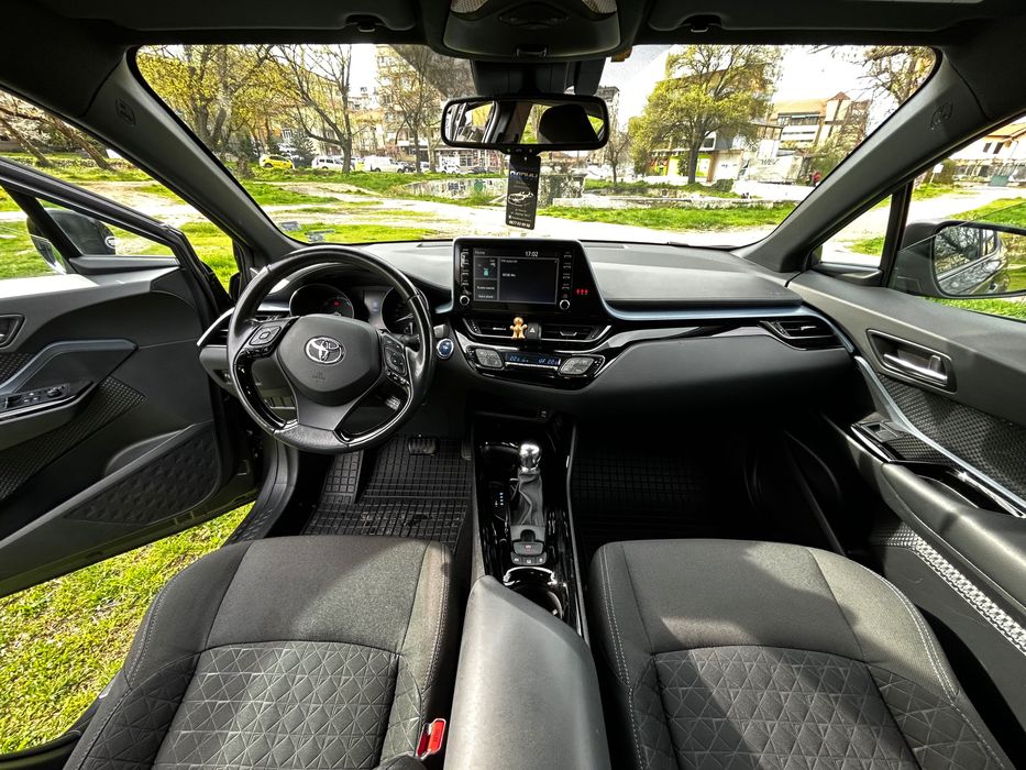 Toyota C-HR 2.0 Hybrid Гаранция 150кс