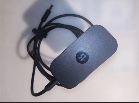 В оригинале на Алису мини и к другим - блок питания Зарядка шнур