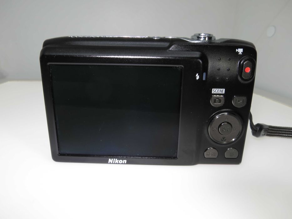 Nikon Coolpix S3100 ултра компактен цифров фотоапарат дигитална камера
