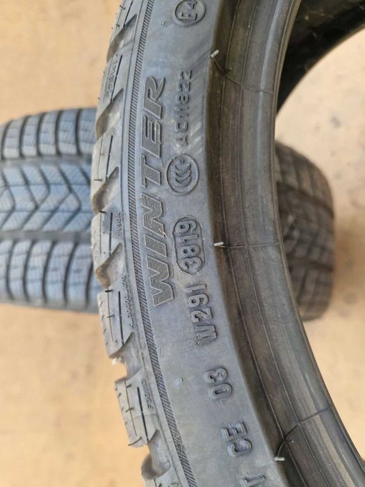 2 Pirelli R19 255/35 Зимни гуми  DOT3819