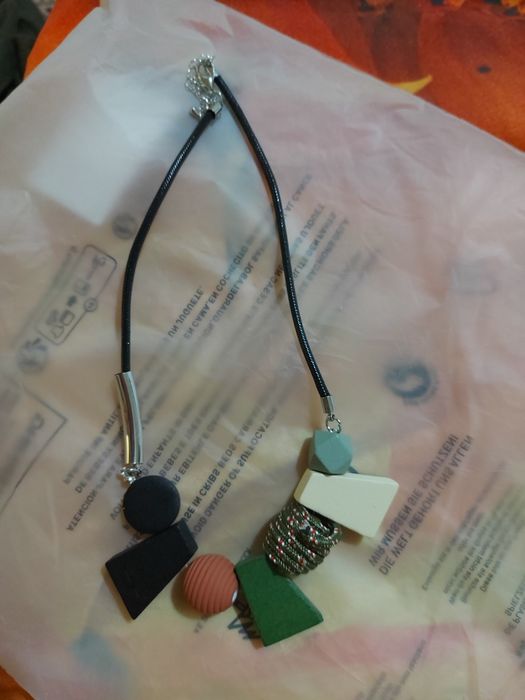 Чисто ново уникално стилно и елегантно колие