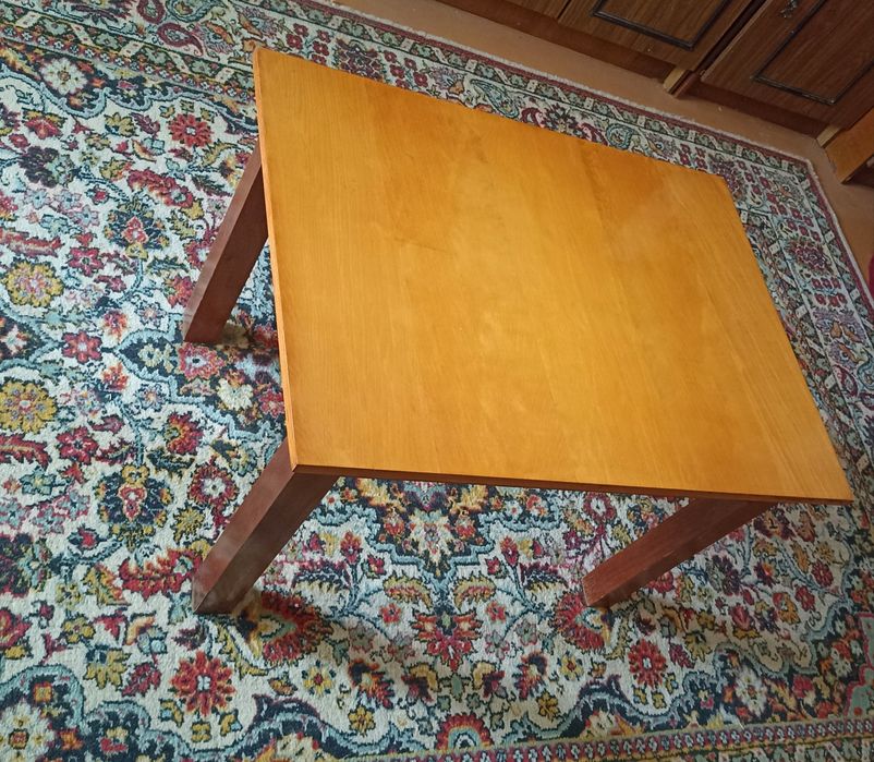 Продам стол, для дома, подарки, для кухни.