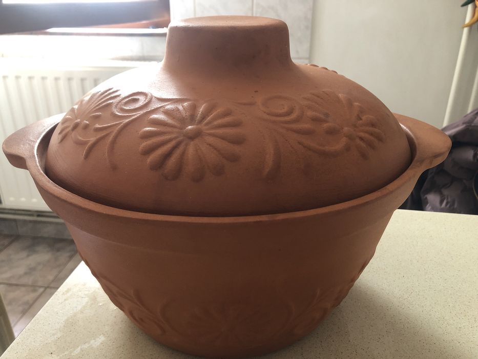 Vas ceramic cu capac,capacitate 8 L