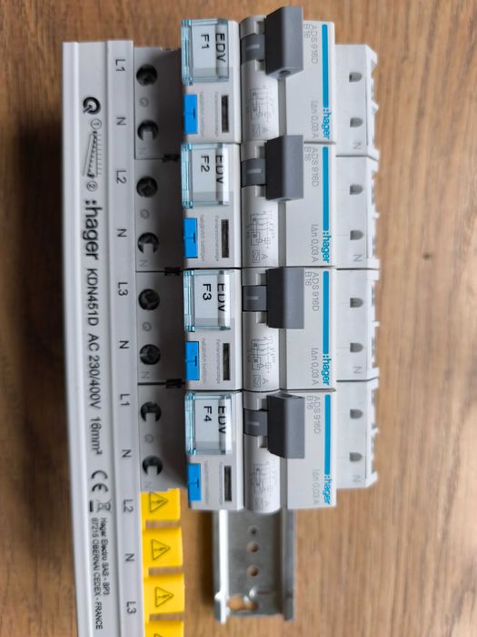 Vând  sigurante diferentiale mono și trifazice