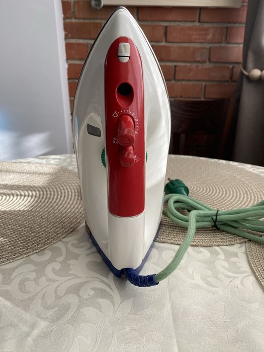 Продавам ютия solac mod-720