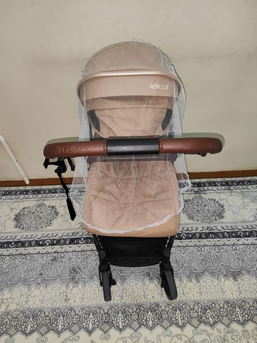 Детская коляска сотилади