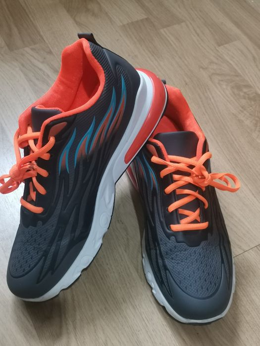 Vand adidasi stare foarte buna