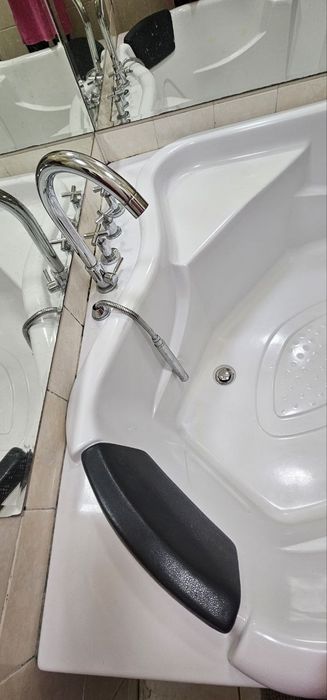 Продам ванну. Угловая