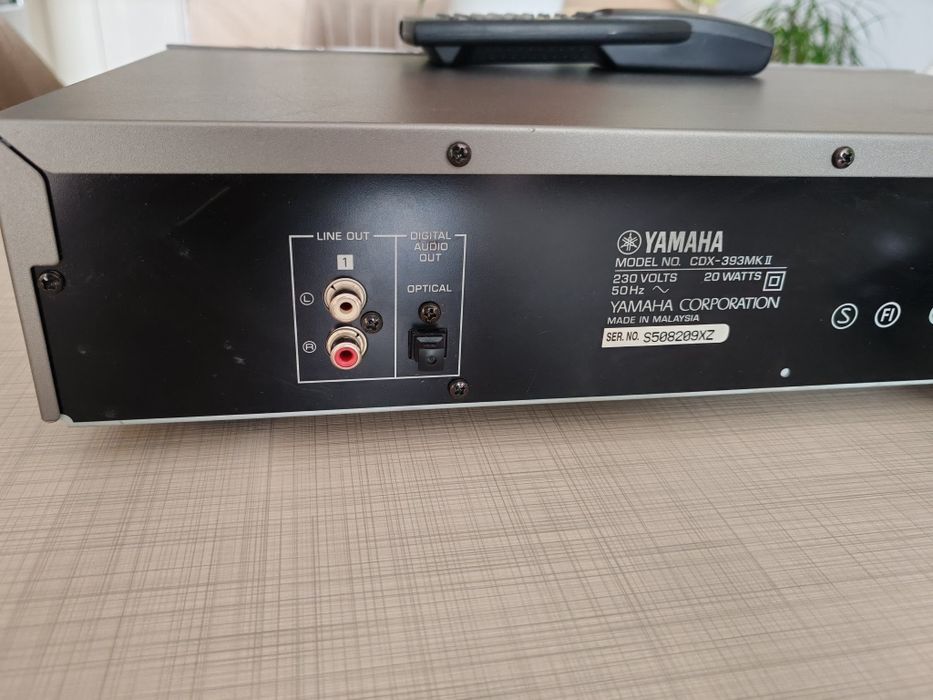 CD плеър  YAMAHA CDX-393 MKII и дистанционно VZ17030
