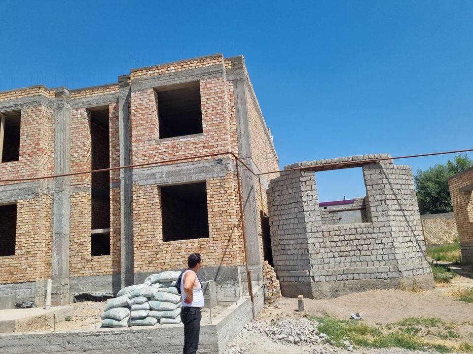 Сотилади ховли Ер 4та хона коробка. Заннги ота