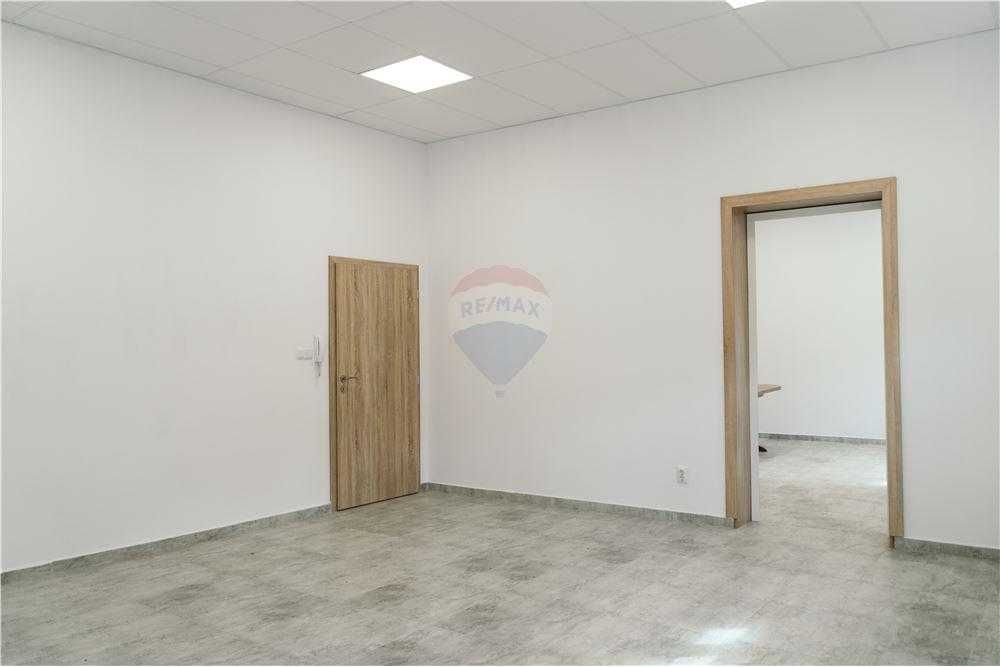 Продава се Офис в Шумен, Център - 392 кв.м за 1562 €/кв.м - Снимка #6
