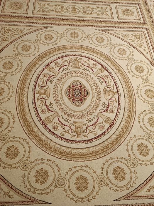 Ковёр бежевый б/у