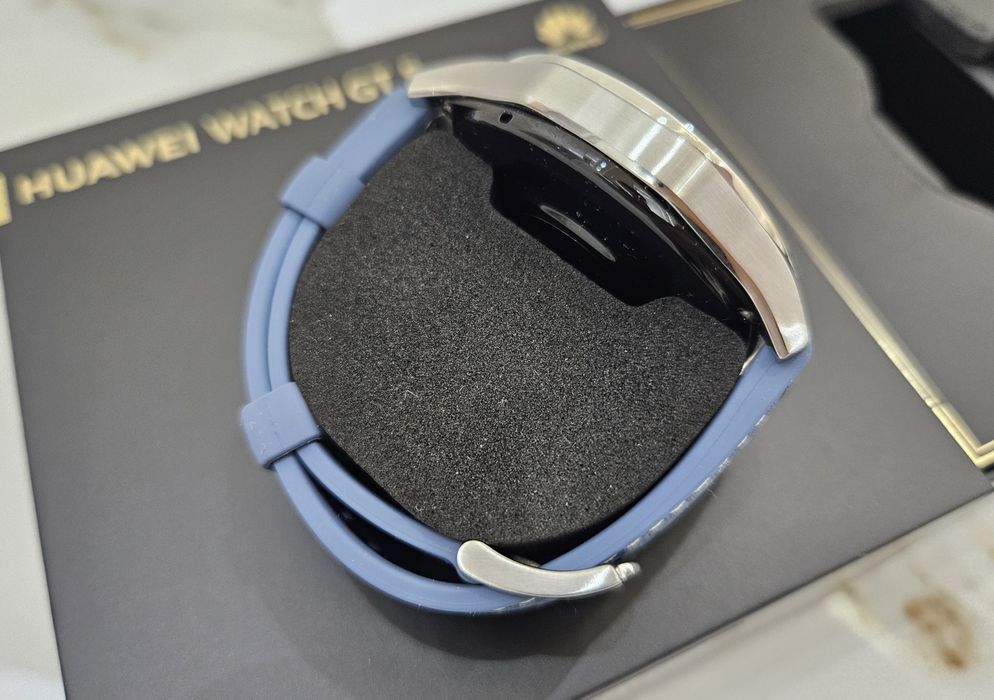 Смарт часовникHuawei GT 5 чисто нов !!!