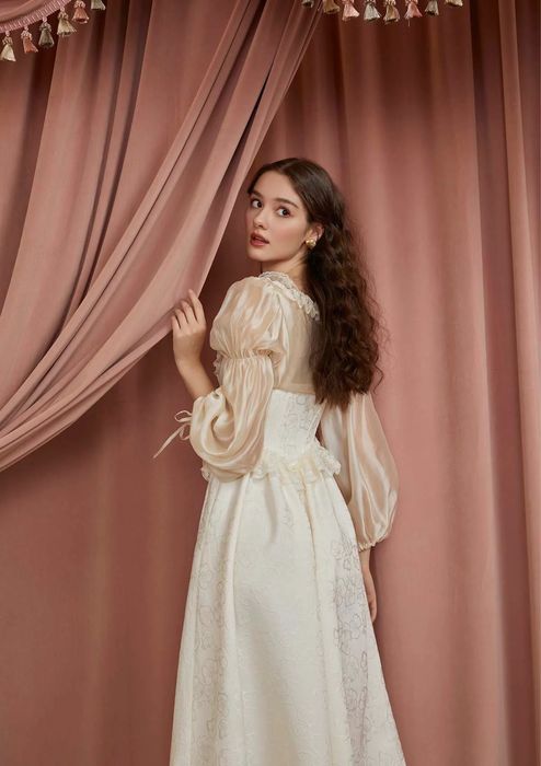 Новое Корсетное платье с рюшами