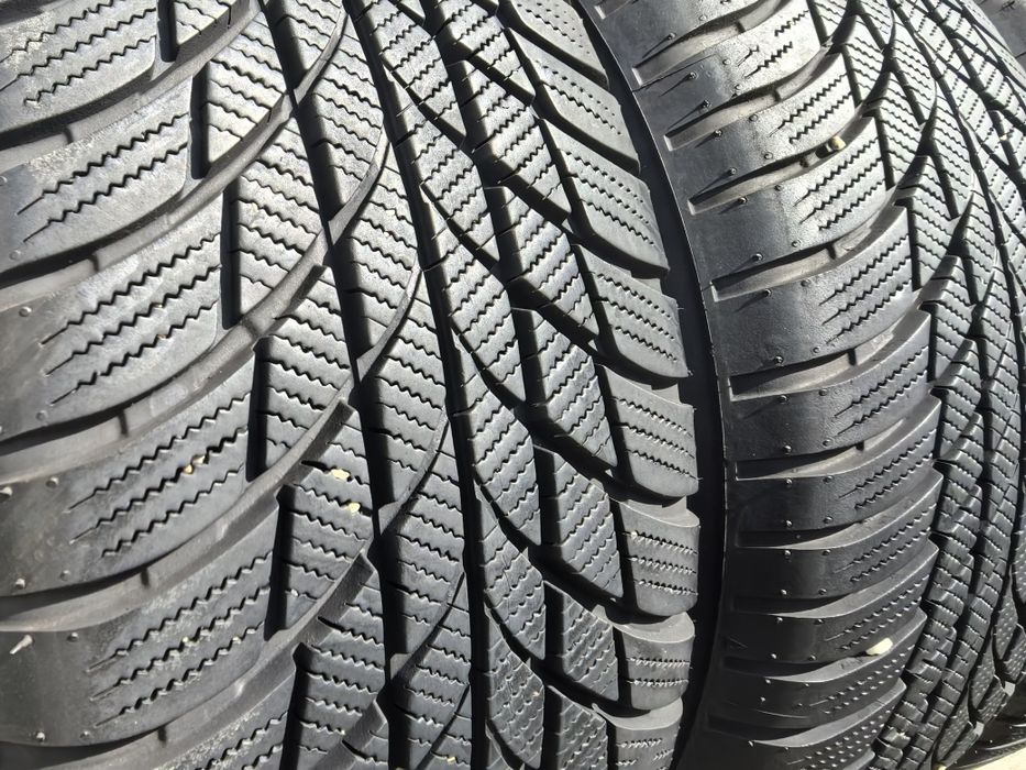 225/55/17 Бриджстоун ДОТ 2018 г - Рън Флат / като нови