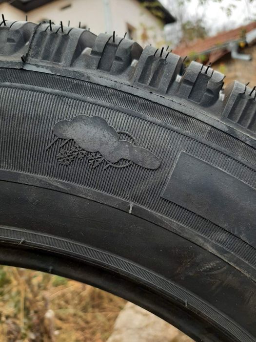 Продавам 2 броя зимни гуми Michelin Agilis Alpin в отлично състояние.