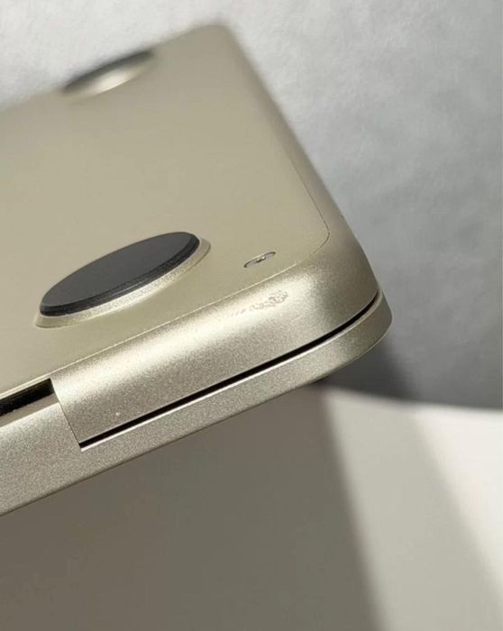 Продам MacBook Air 13 (Apple M2)