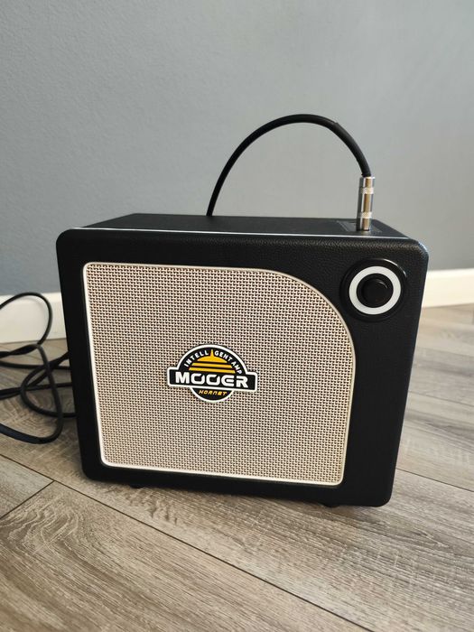 Продам комбоусилитель MOOER