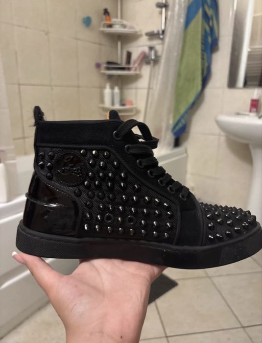louboutin sneakers,vin cu saculet
