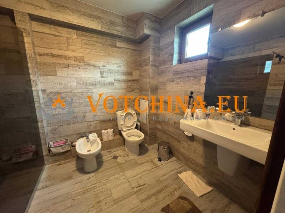 Простоен тристаен апартмент с гледка към морето в град Каварна.