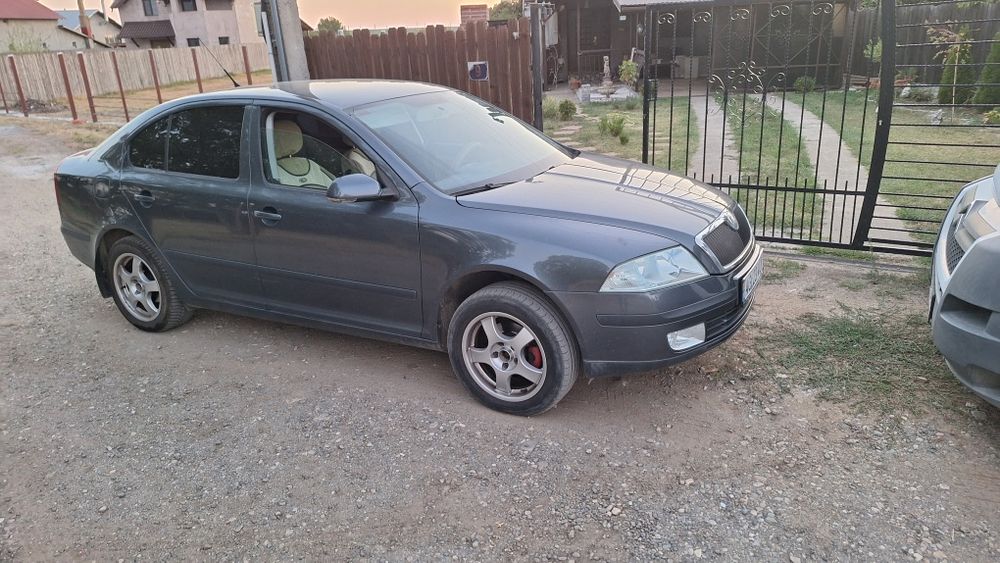 Vând skoda UNIC PROPRIETAR de noua