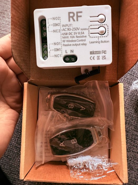 Радиоуправляемо реле за гаражна врата с дистанционно