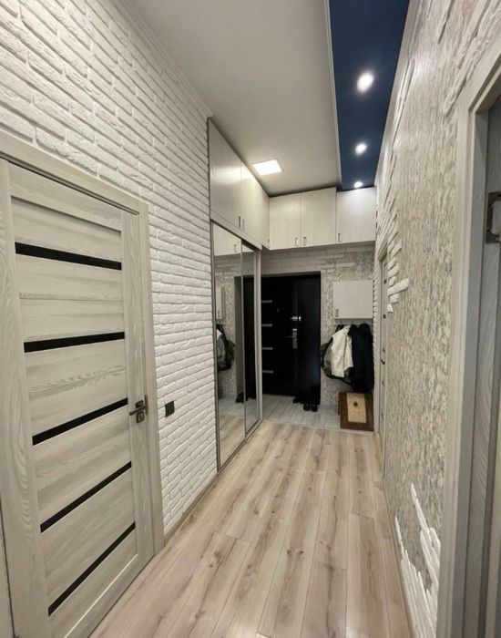 Квартира срочно. Чиланзар 1. 2в3комнатная Евро.