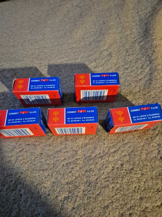 Cutii de pioneze Ron, modelul 223, Cehia, 20 cutii a cate 100 pioneze