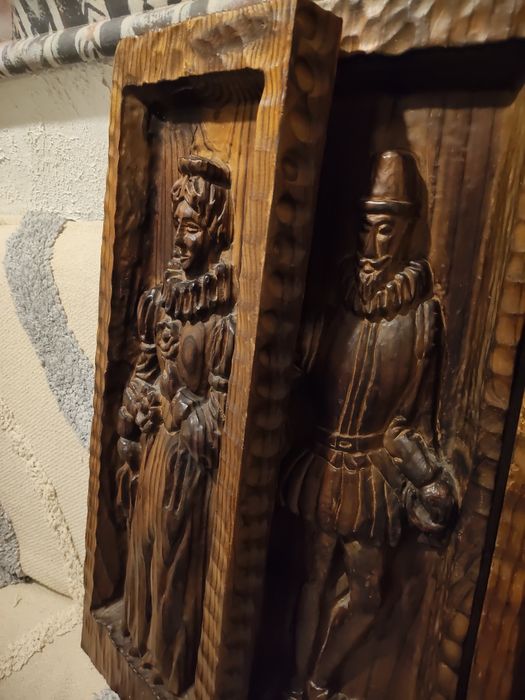 Ръчно изработени дърворезби пана