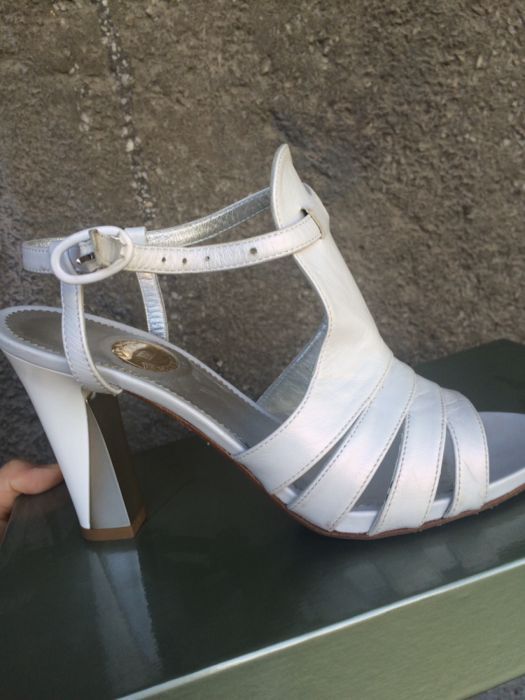 Продам босоножки производства Италия