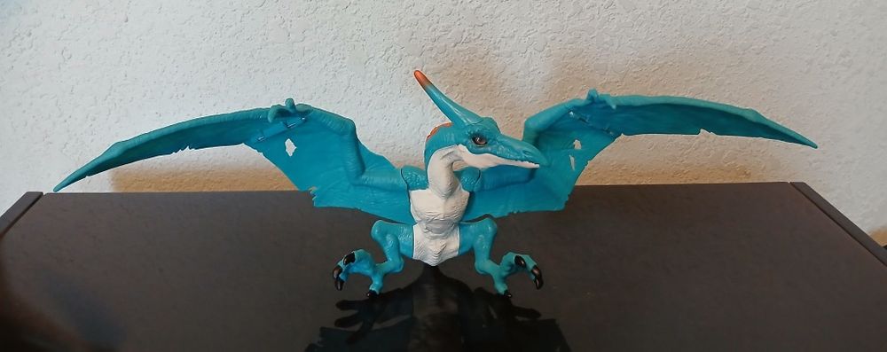 Игрушка динозавр.