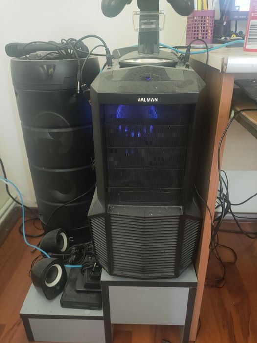 Vând Intel Xeon E5 2689 /24Mb cash /32 GB DDR3/RX 580 /8 Gb