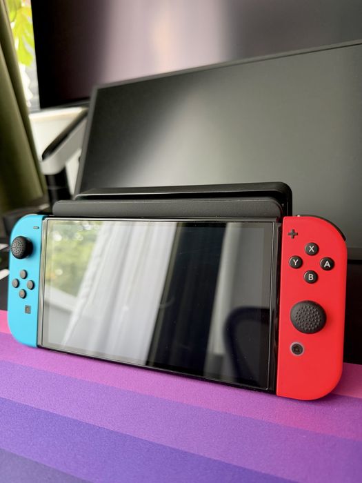 Nintendo Switch OLED Full Box (stare foarte buna)