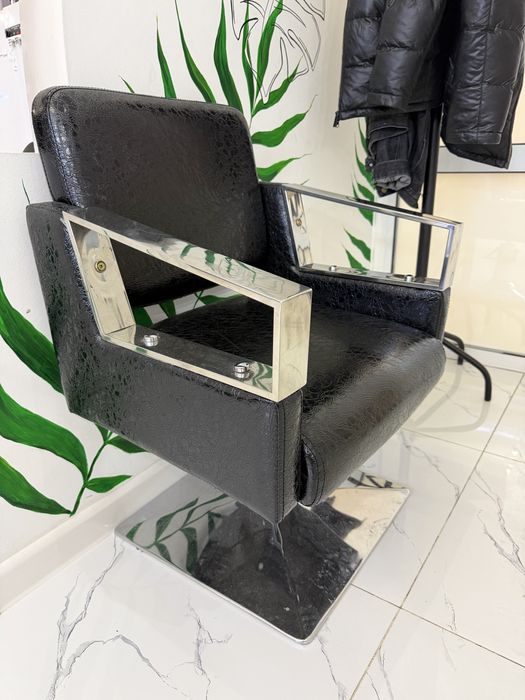 Продам парикмахерское кресло