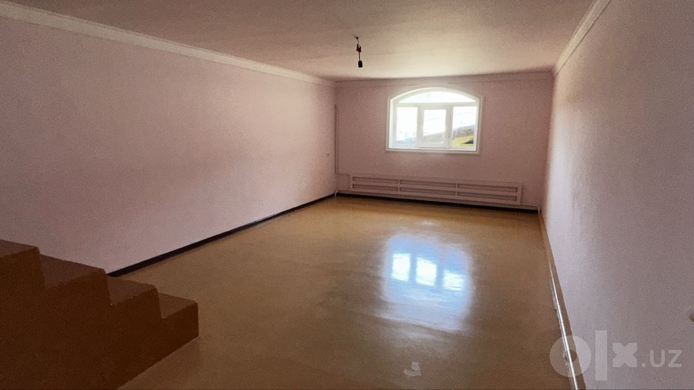Uchaska Eski 16 yillikda 6 sotix 5 ta xona + oshxona + 2 ta sanuzel
