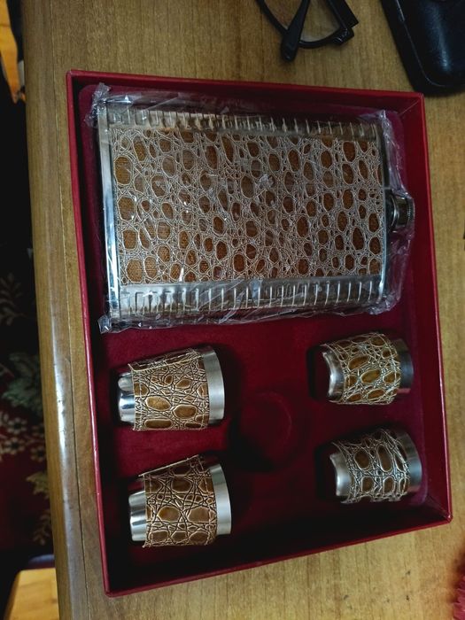 Фляшка с рюмками