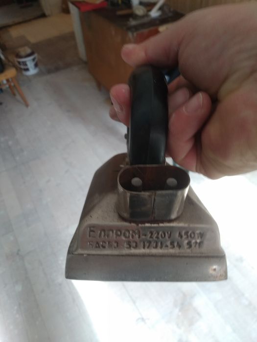 Запазена ретро ютия "Елпром"