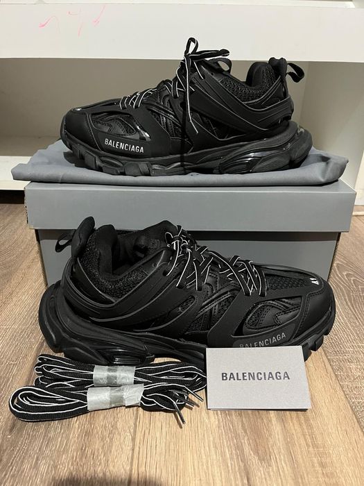 Vând Balenciaga track full black