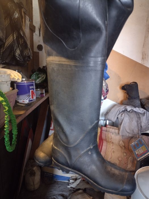 сапоги рыбацкие продам 15 тыс за пару