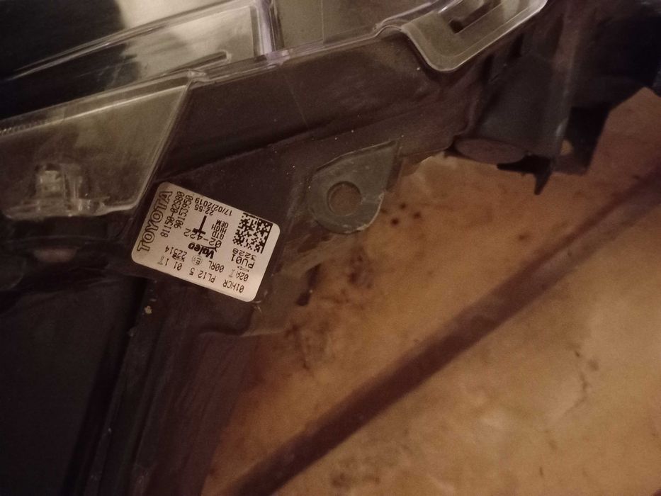 Ляв фар за Тойота Корола след 2019