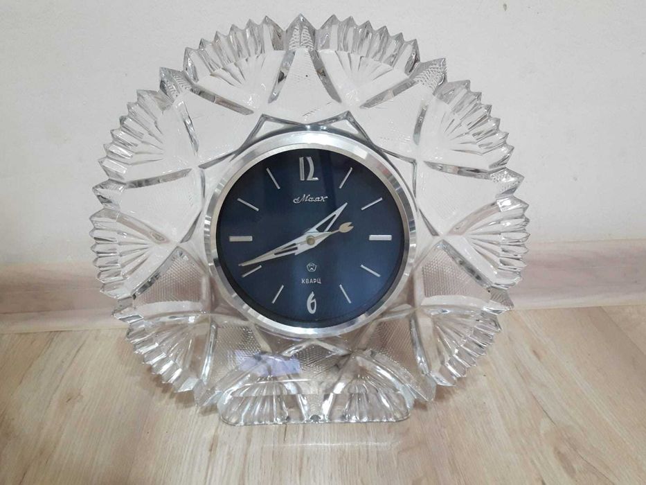 Маяк. Хрустальные часы советских времен